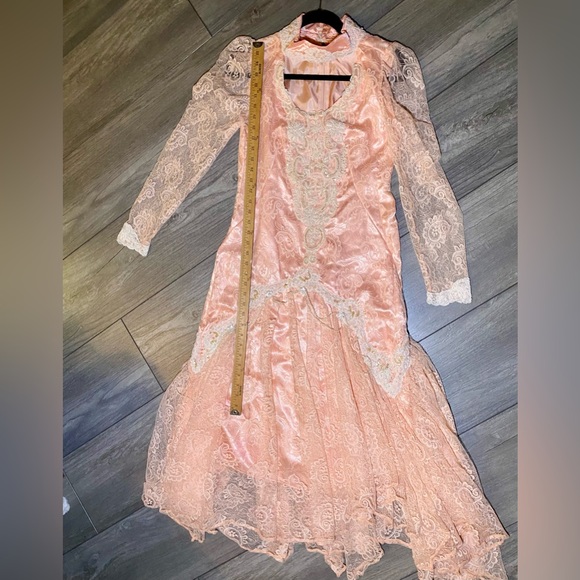 EUC True Vintage 1970s or 80s Peach Pink Lace Keyhole Pearl Appliqué Mermaid - Picture 12 of 16